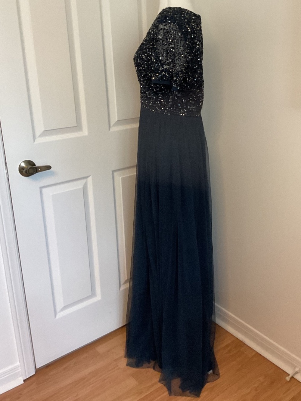 ⭐️ Maya Deluxe Women's V-Neck Navy Gown - size tag missing - Picture 5 of 11